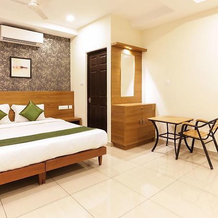 Treebo Trend Cmks Gulmohar Suites Коччи Экстерьер фото