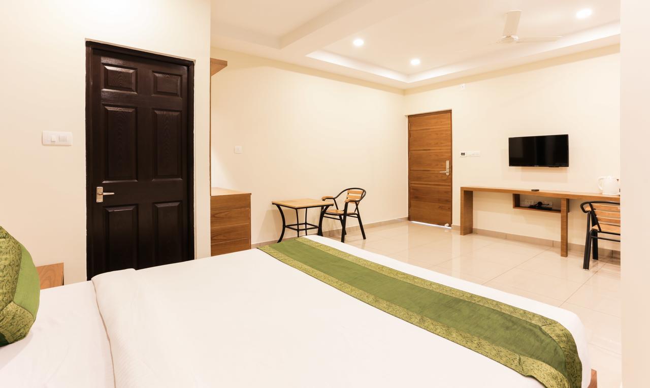 Treebo Trend Cmks Gulmohar Suites Коччи Экстерьер фото
