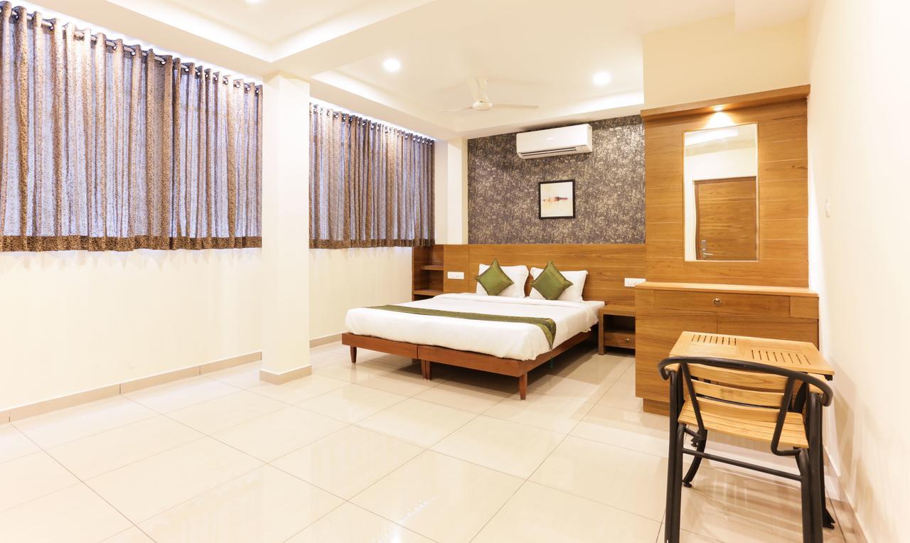 Treebo Trend Cmks Gulmohar Suites Коччи Экстерьер фото