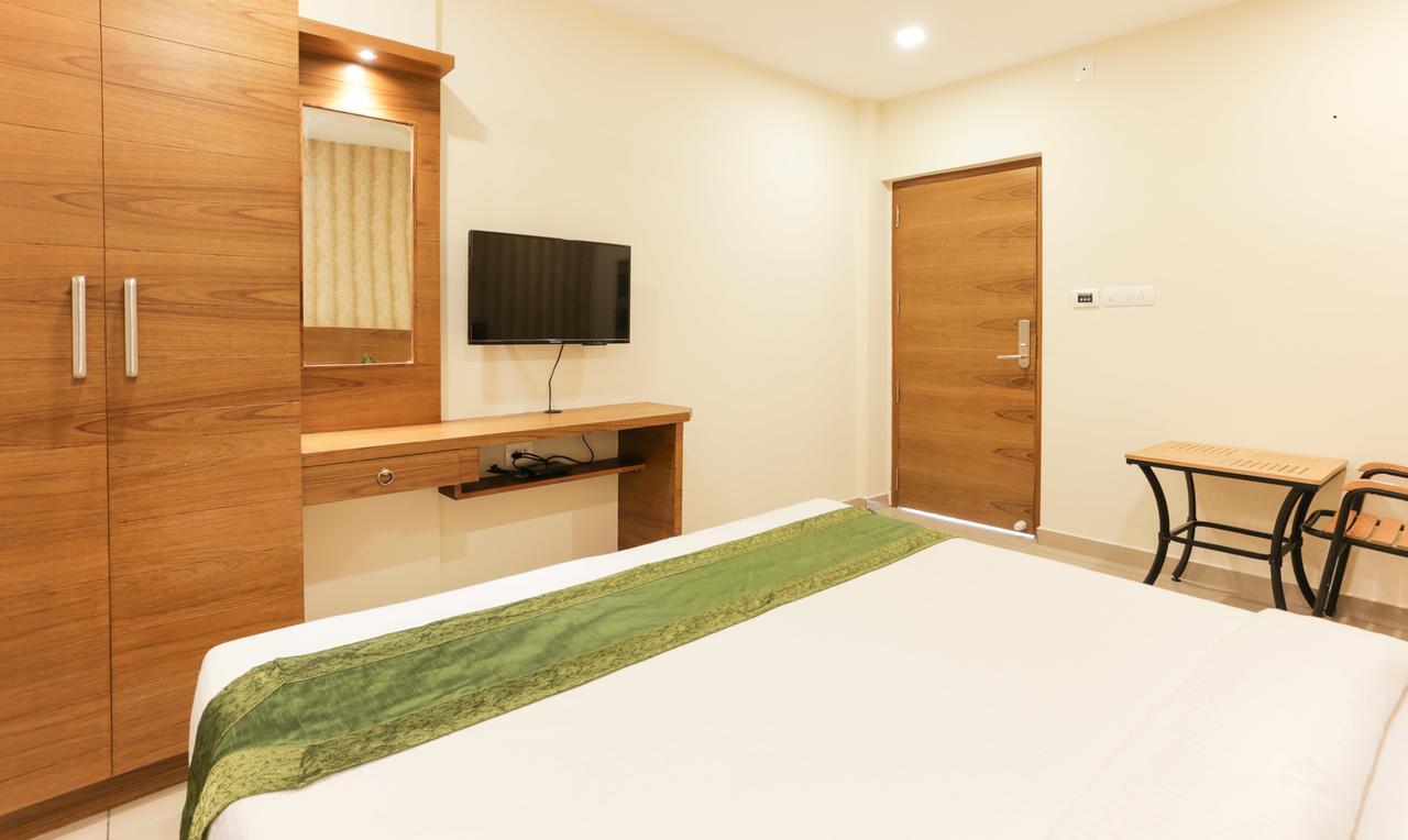 Treebo Trend Cmks Gulmohar Suites Коччи Экстерьер фото